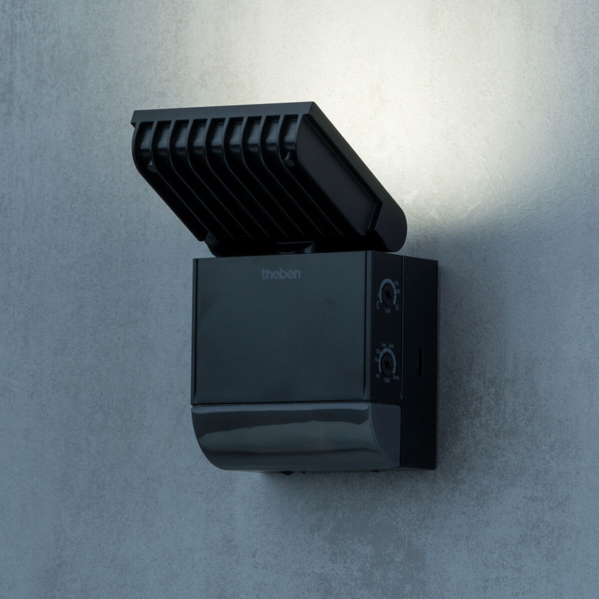 Theben theLeda S8-100 BK LED-Strahler dreh-/schwenkbar, Bewegungsmelder, 4000 K neutralweiß 1020801